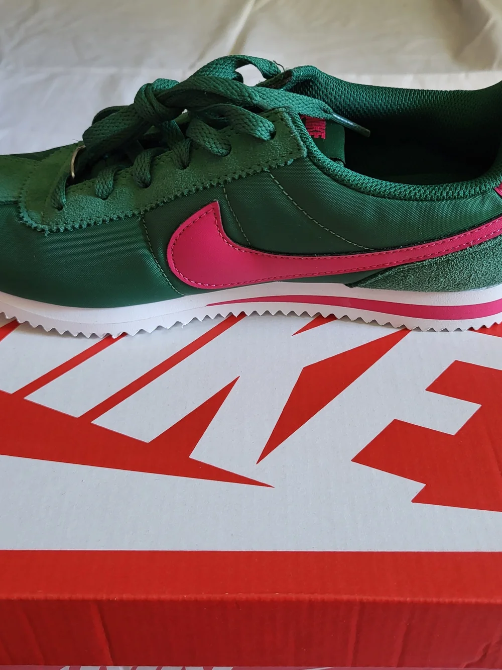 *NEW* Nike Cortez Gorge Green Wild Cherry  Sneakers Retro Size 6.5Y Women’s 7.5